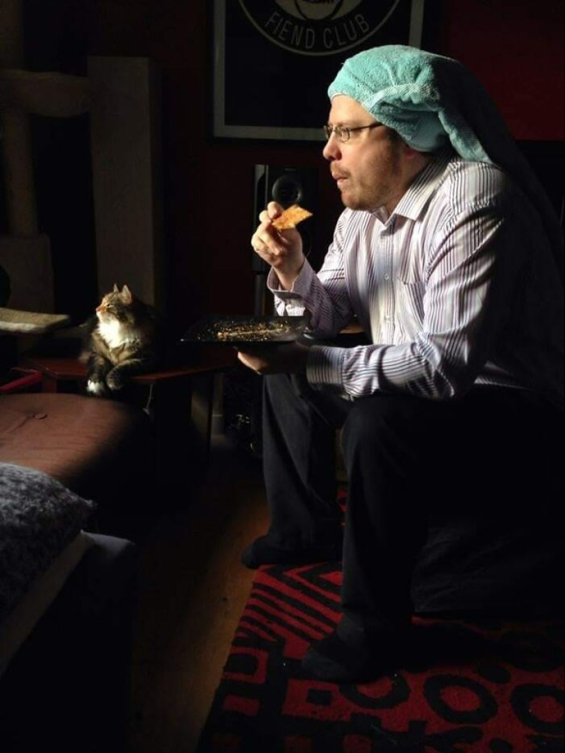 16 Times People Took Pictures Of Their Cats, Only To Realize It Was ‘Accidental Renaissance’ 16 Times People Took Pictures Of Their Cats, Only To Realize It Was ‘Accidental Renaissance’