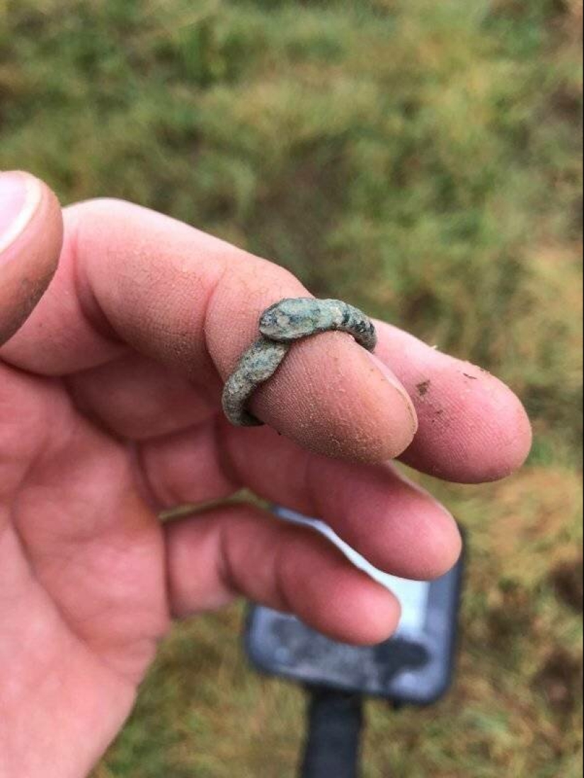 18 personas que han encontrado el tesoro usando un detector de metales