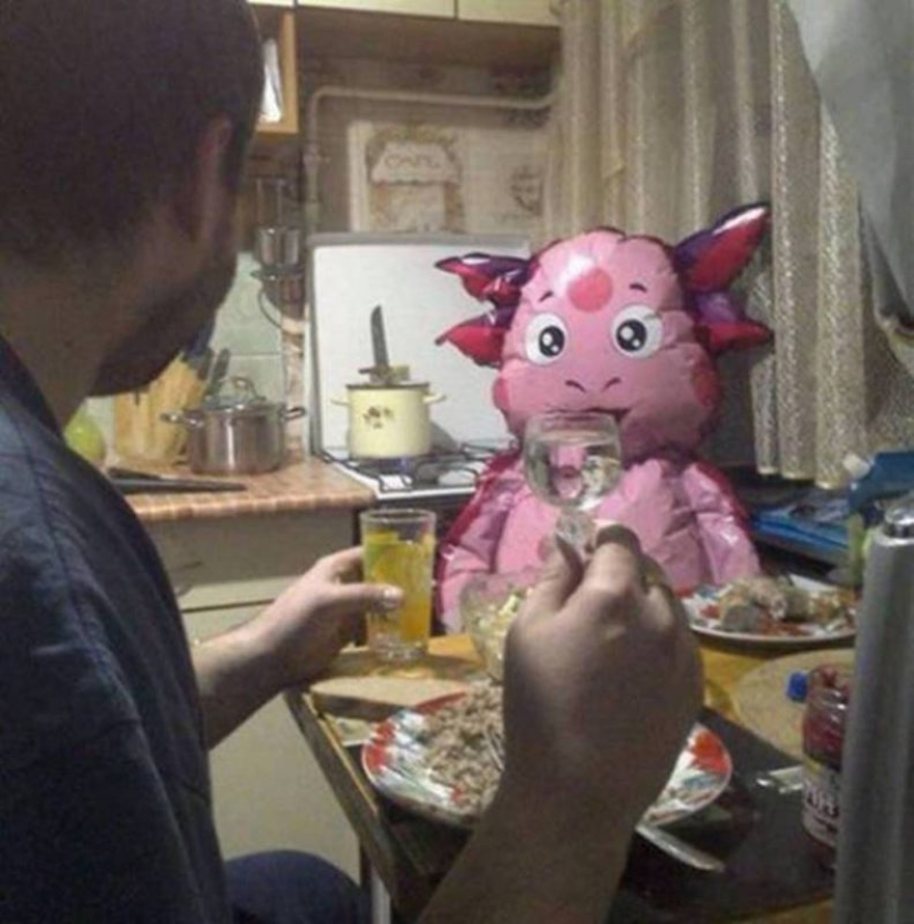 18 photos in which something strange is going on