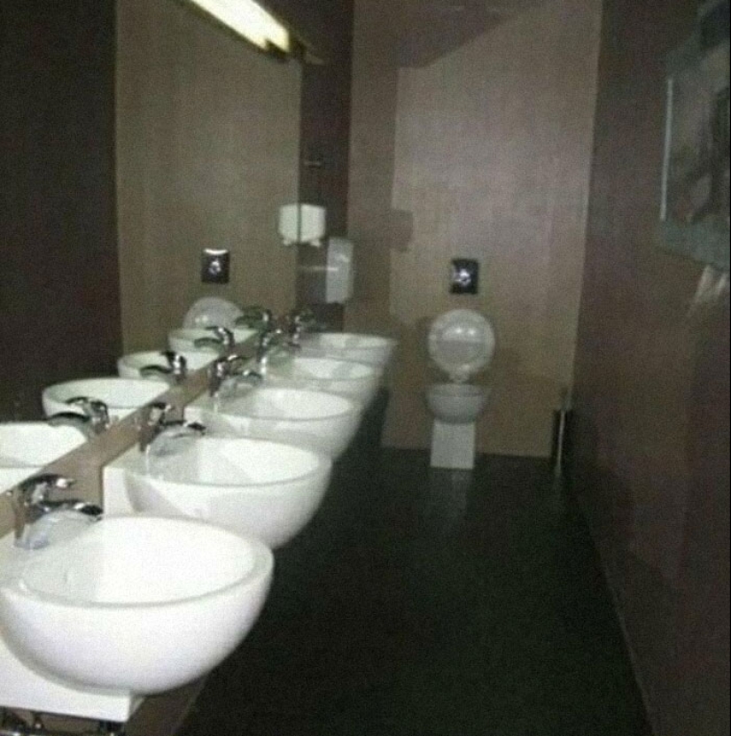 20 Funny Fails From Workers Who Live By The “Not My Job” Philosophy 20 Funny Fails From Workers Who Live By The “Not My Job” Philosophy