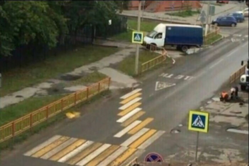 20 Funny Fails From Workers Who Live By The “Not My Job” Philosophy 20 Funny Fails From Workers Who Live By The “Not My Job” Philosophy