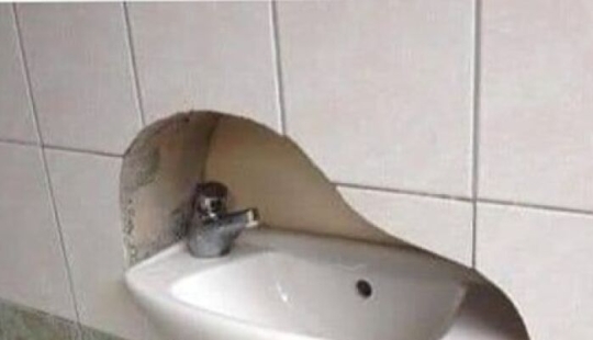20 Funny Fails From Workers Who Live By The “Not My Job” Philosophy 20 Funny Fails From Workers Who Live By The “Not My Job” Philosophy