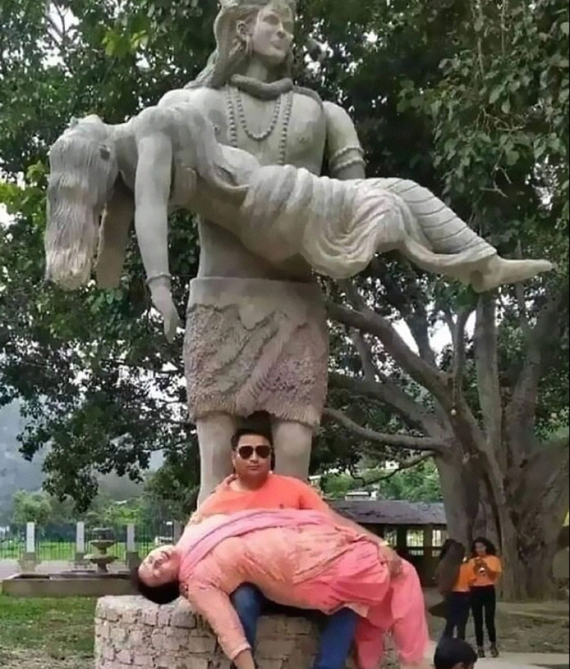 20 Random, Funny, And Unhinged Images That Show Off The Bizarre Side Of India