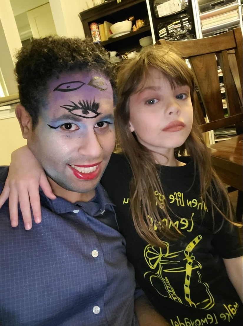 22 funny photos of handsome fathers who have makeup artist daughters growing up 22 funny photos of handsome fathers who have makeup artist daughters growing up