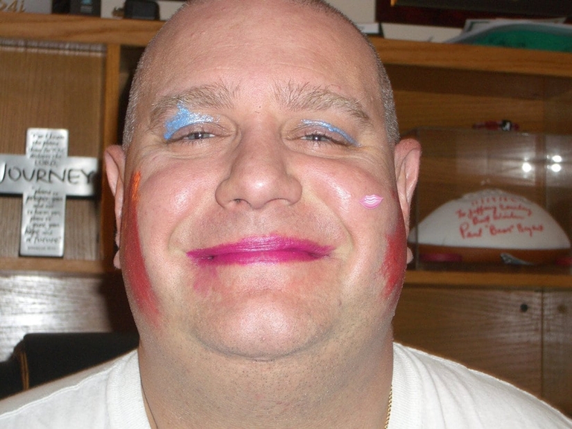 22 funny photos of handsome fathers who have makeup artist daughters growing up 22 funny photos of handsome fathers who have makeup artist daughters growing up
