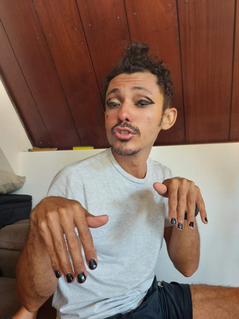 22 funny photos of handsome fathers who have makeup artist daughters growing up 22 funny photos of handsome fathers who have makeup artist daughters growing up