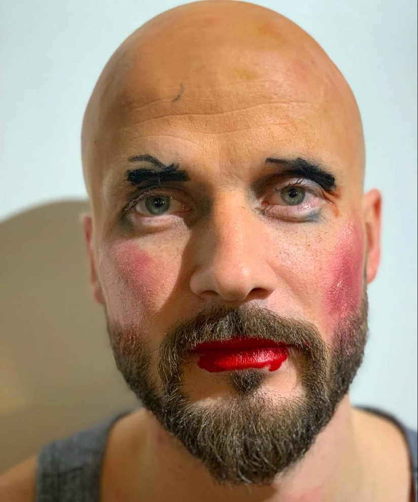 22 funny photos of handsome fathers who have makeup artist daughters growing up 22 funny photos of handsome fathers who have makeup artist daughters growing up