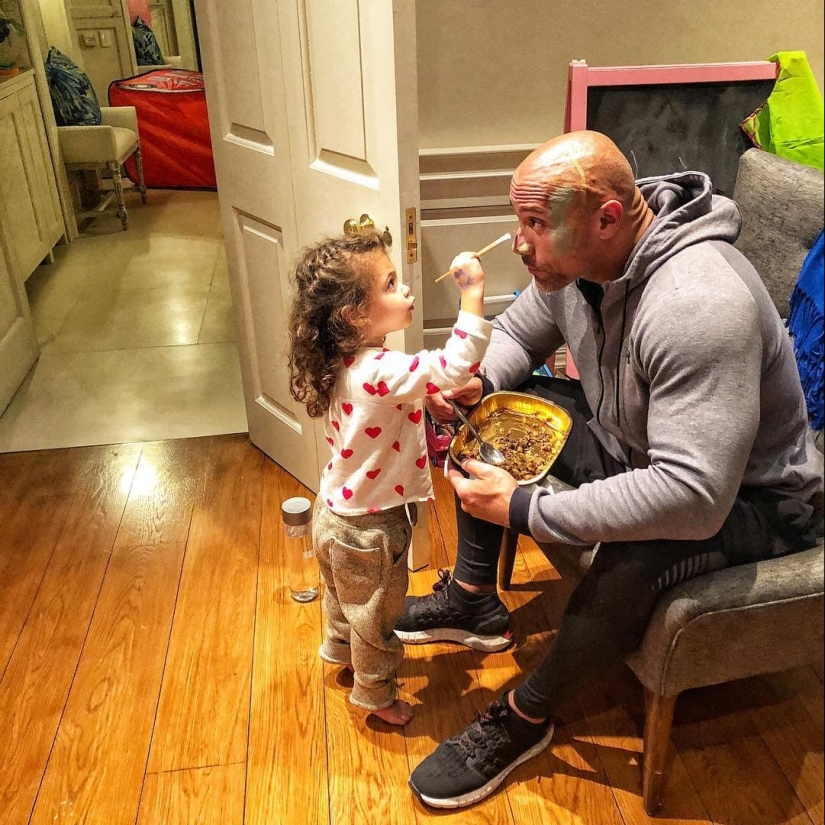 22 funny photos of handsome fathers who have makeup artist daughters growing up 22 funny photos of handsome fathers who have makeup artist daughters growing up