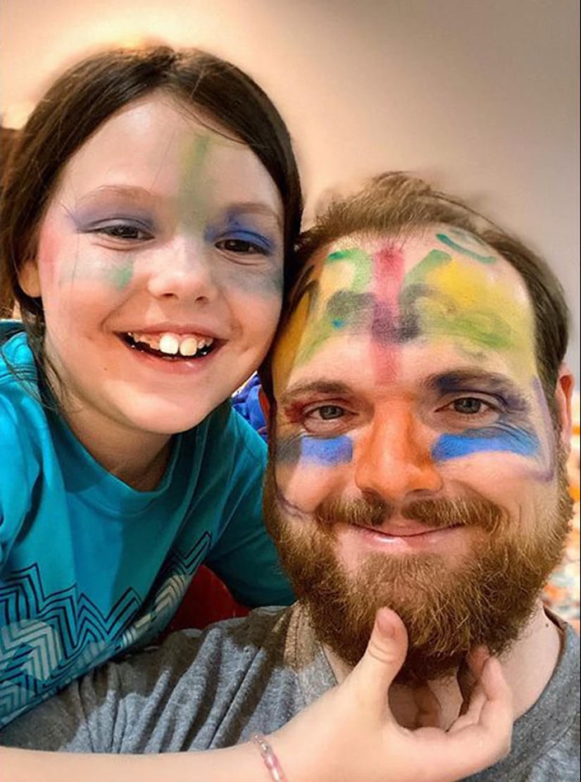 22 funny photos of handsome fathers who have makeup artist daughters growing up 22 funny photos of handsome fathers who have makeup artist daughters growing up