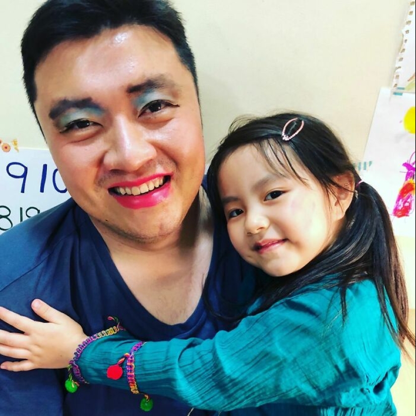 22 funny photos of handsome fathers who have makeup artist daughters growing up 22 funny photos of handsome fathers who have makeup artist daughters growing up