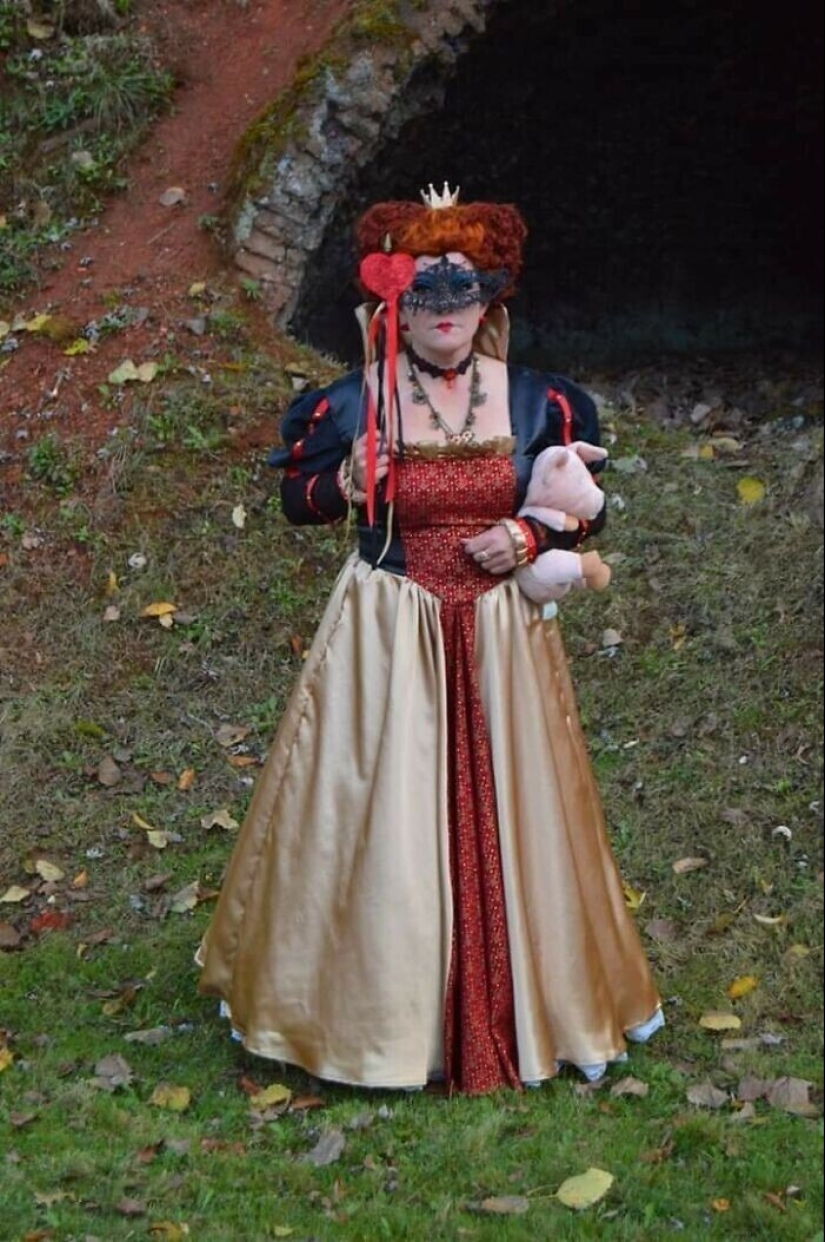 22 photos of girls in unique dresses that were sewn by themselves 22 photos of girls in unique dresses that were sewn by themselves