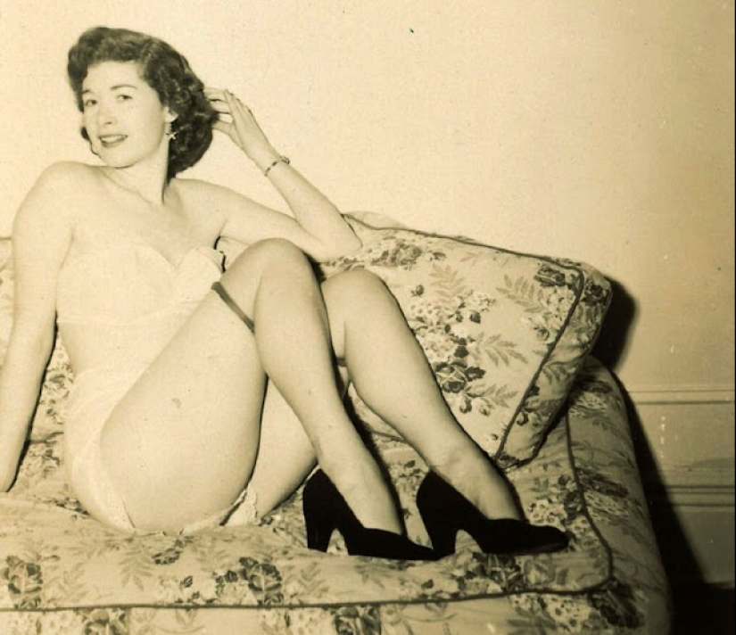 22 racy photos depicting naughty ladies of the 1950s 22 racy photos depicting naughty ladies of the 1950s