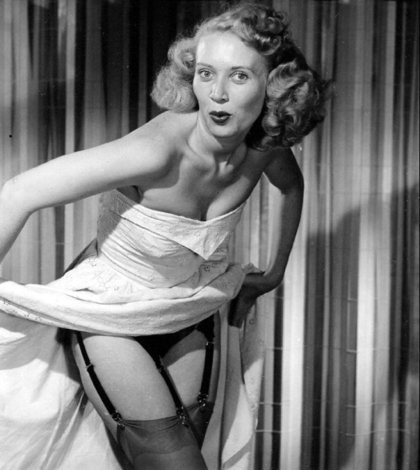 22 racy photos depicting naughty ladies of the 1950s 22 racy photos depicting naughty ladies of the 1950s