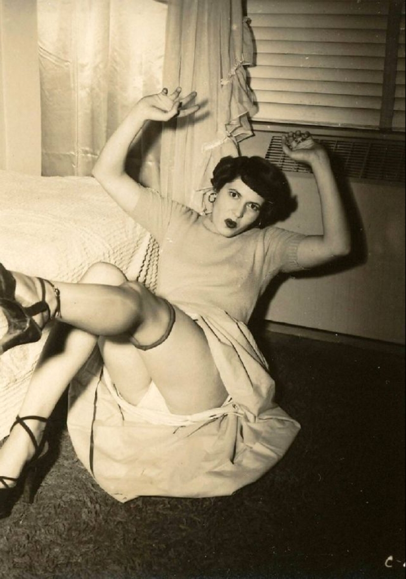 22 racy photos depicting naughty ladies of the 1950s 22 racy photos depicting naughty ladies of the 1950s