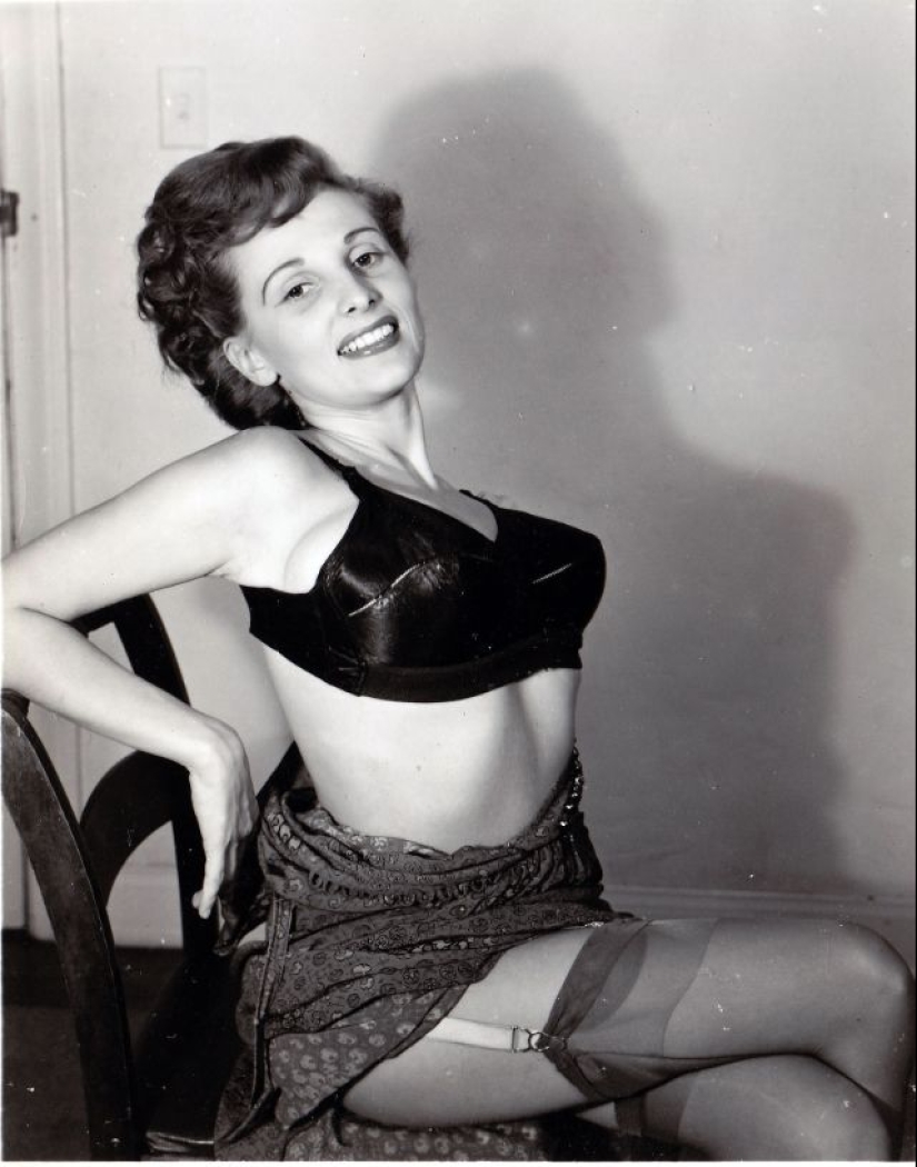 22 racy photos depicting naughty ladies of the 1950s 22 racy photos depicting naughty ladies of the 1950s