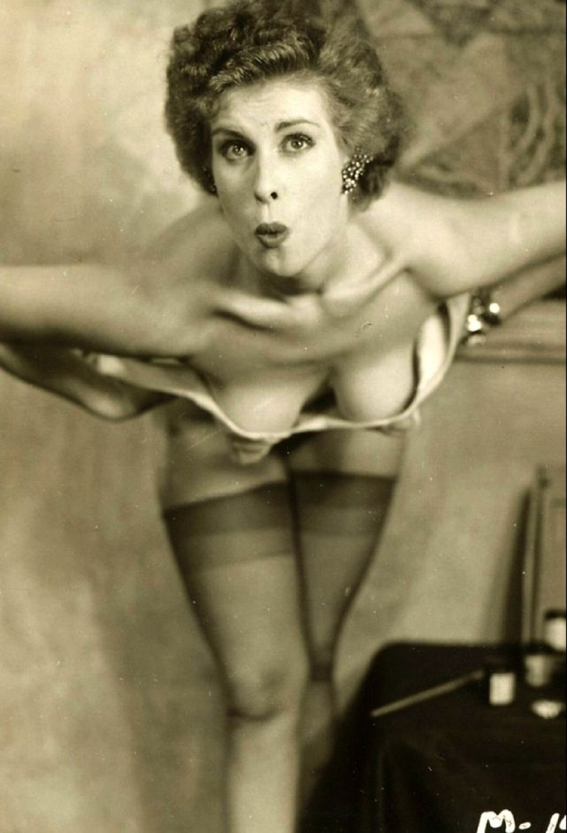 22 racy photos depicting naughty ladies of the 1950s 22 racy photos depicting naughty ladies of the 1950s