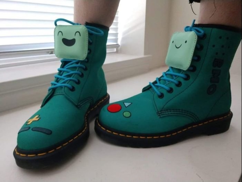 25 unusual things bought at flea markets and thrift stores