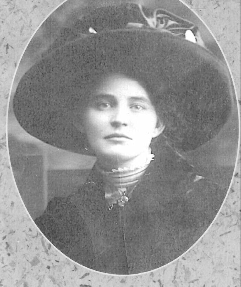 30 oldest photos from family archives