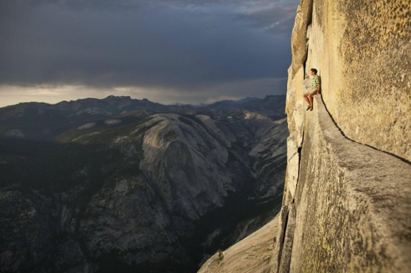 33 creepy pictures from the roof of the world