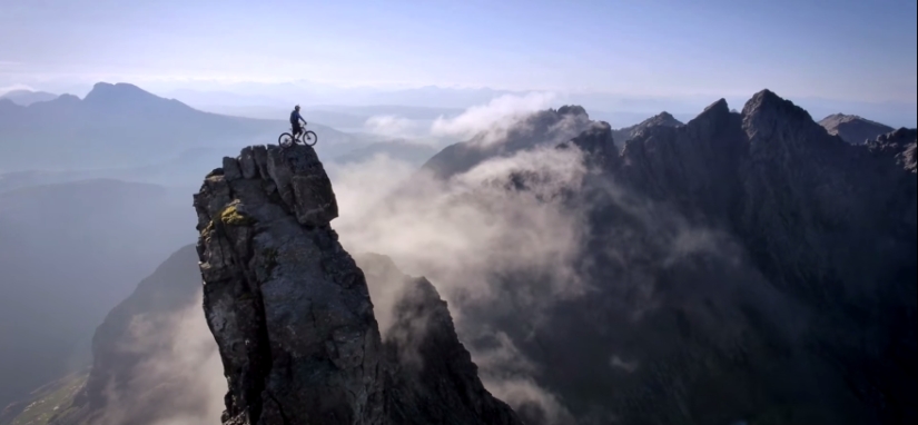 33 creepy pictures from the roof of the world