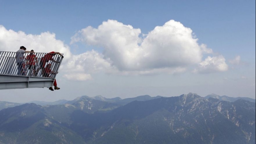 33 creepy pictures from the roof of the world