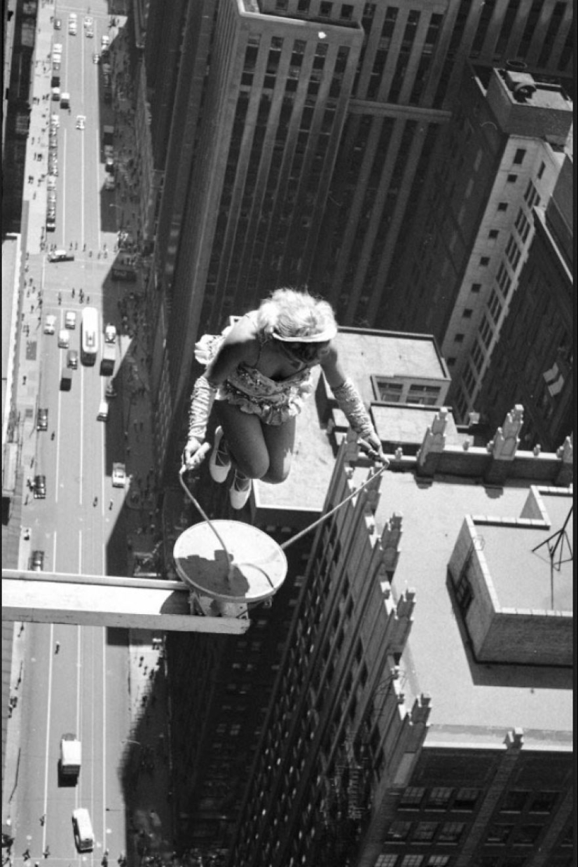 33 creepy pictures from the roof of the world