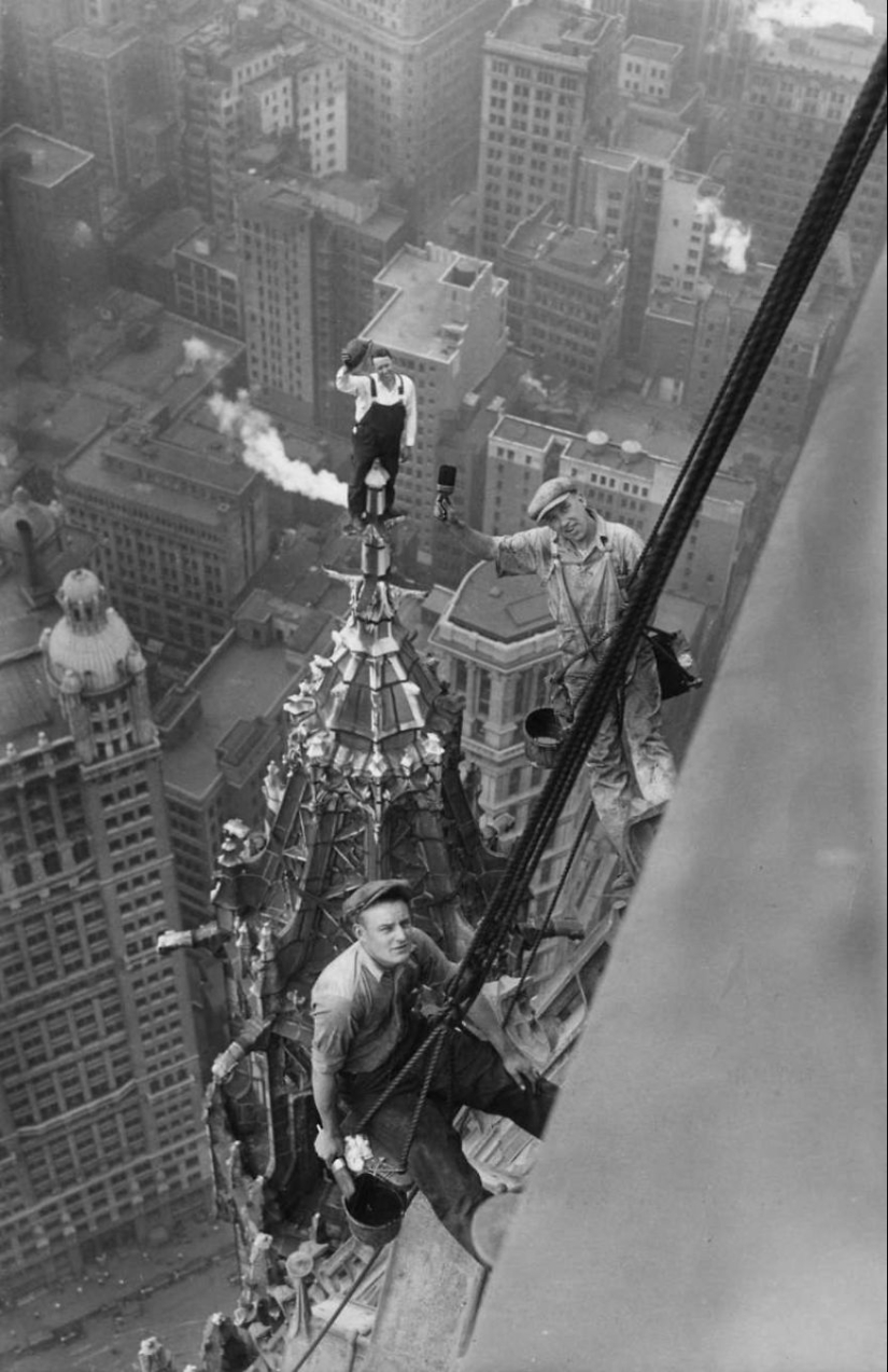 33 creepy pictures from the roof of the world