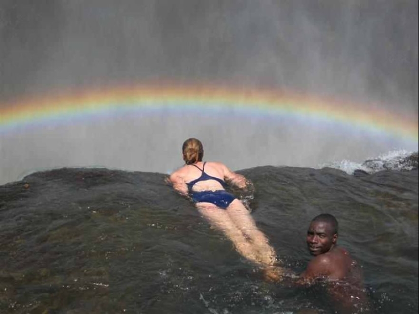33 creepy pictures from the roof of the world