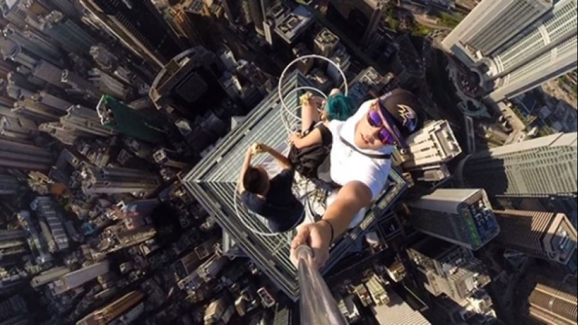 33 creepy pictures from the roof of the world
