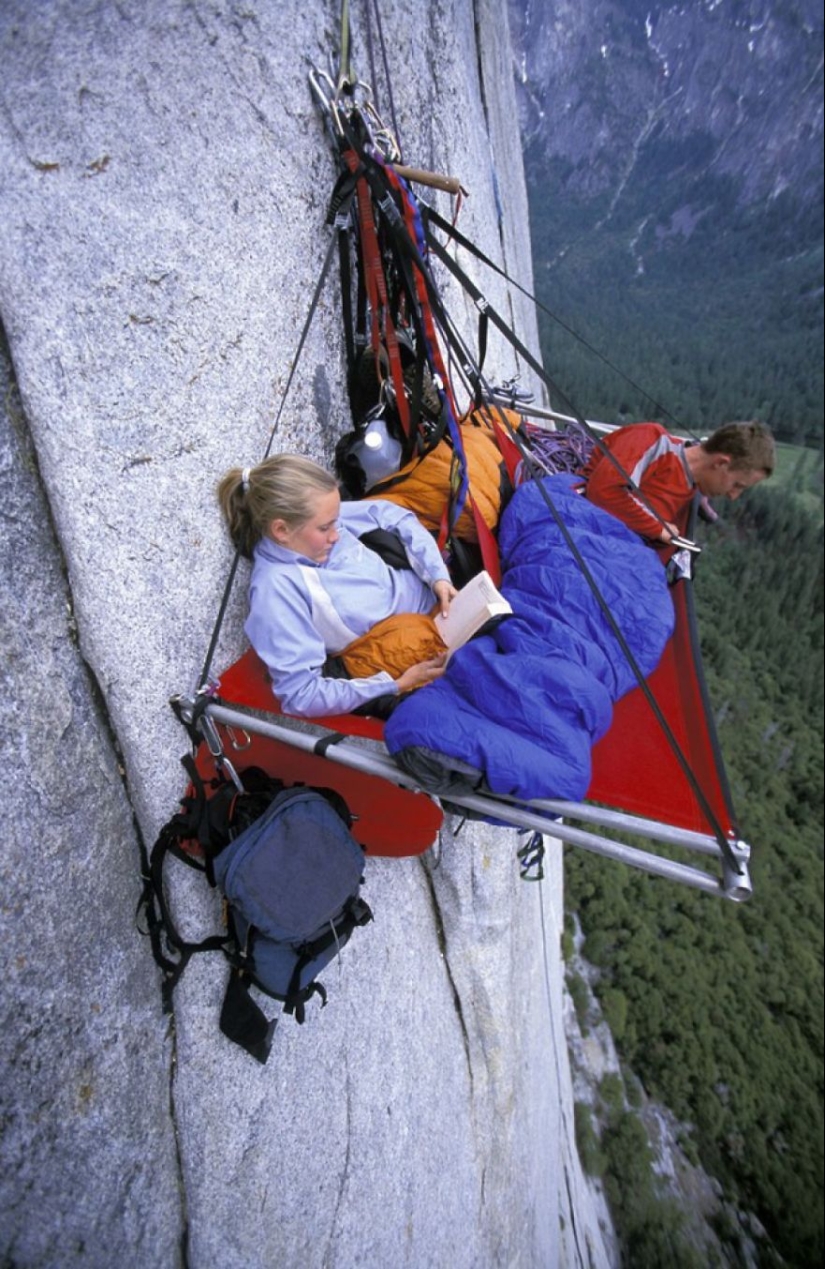 33 creepy pictures from the roof of the world