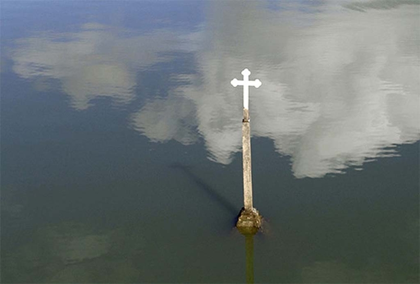 5 of the most spectacular of flooded buildings