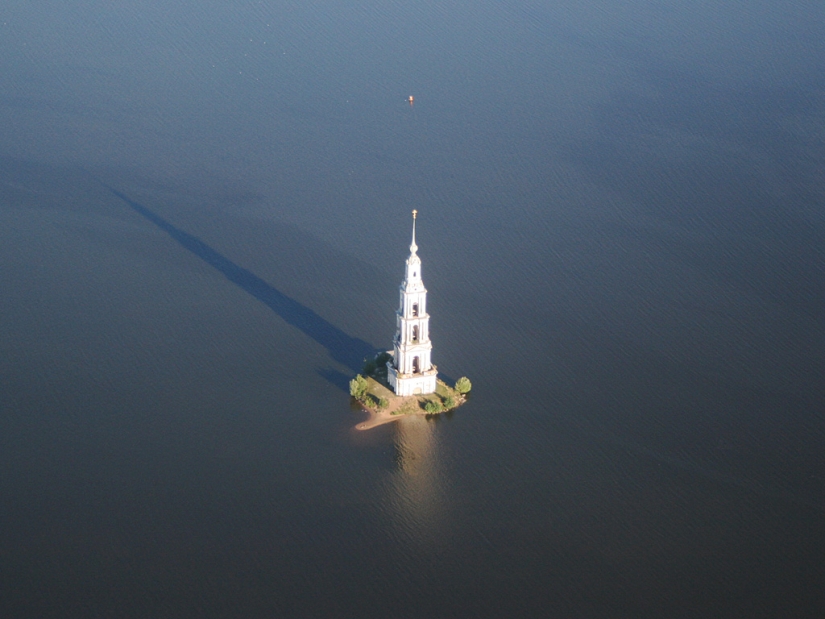 5 of the most spectacular of flooded buildings