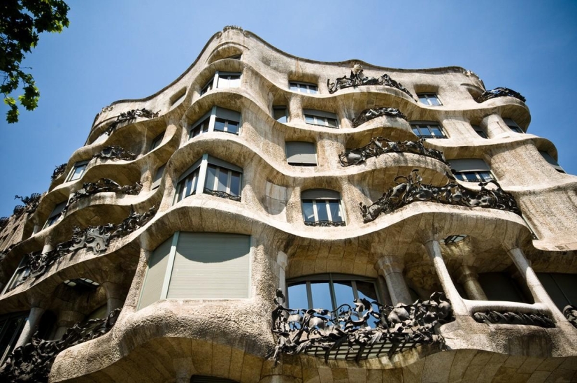 6 most famous works by Antonio Gaudi 6 most famous works by Antonio Gaudi