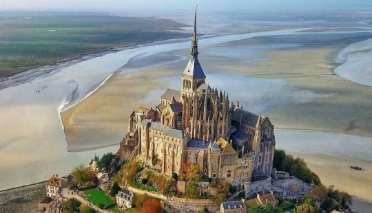 8 Times Architecture Lovers Were So Impressed With A Building They Saw, They Just Had To Share 8 Times Architecture Lovers Were So Impressed With A Building They Saw, They Just Had To Share