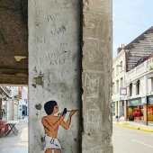 9 Humorous Street Art Pieces Incorporated Into The Streets By Oakoak 9 Humorous Street Art Pieces Incorporated Into The Streets By Oakoak