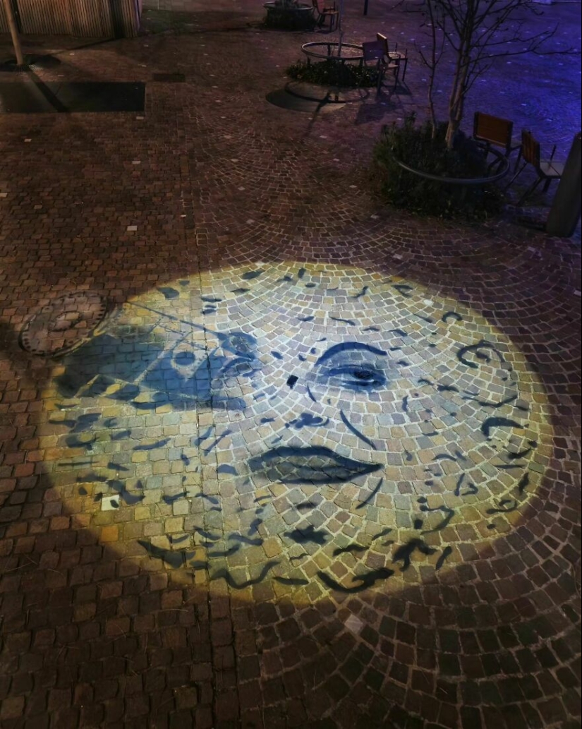 9 piezas humorísticas de arte callejero incorporadas a las calles por Oakoak