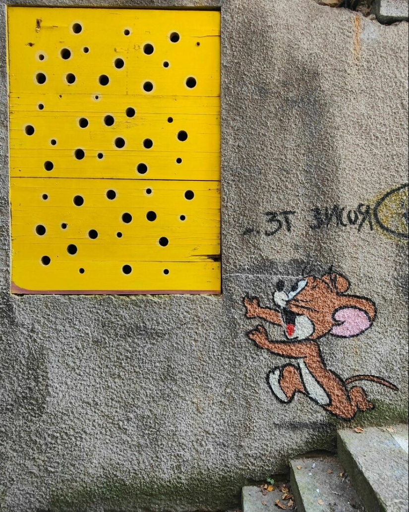 9 piezas humorísticas de arte callejero incorporadas a las calles por Oakoak