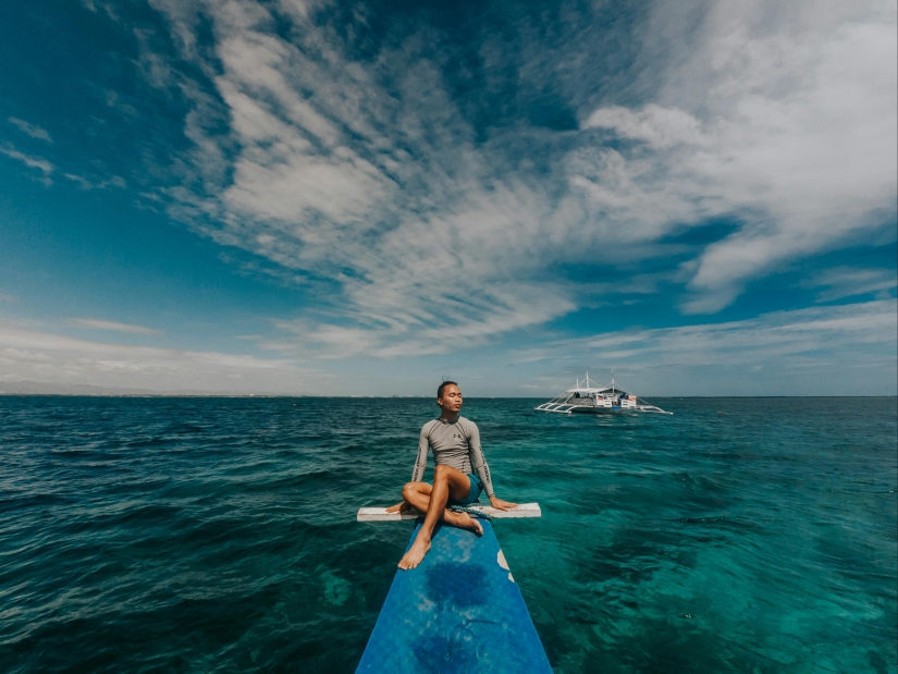 9 signs someone is a highly intelligent introvert, according to psychology