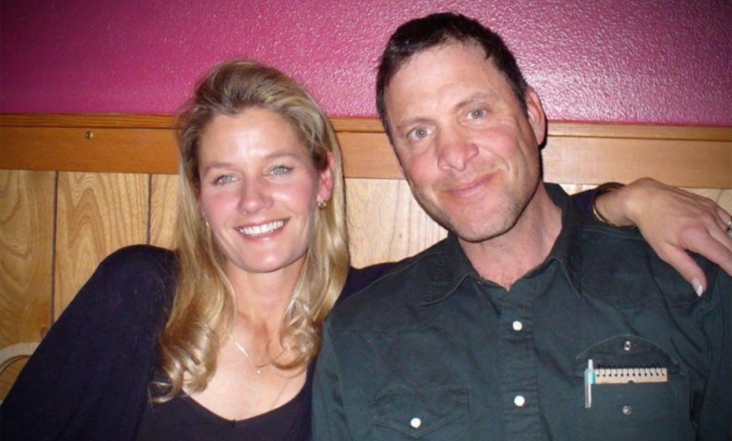 A slit throat and a shot in the head: the story of the unkillable hockey player Malarchuk A slit throat and a shot in the head: the story of the unkillable hockey player Malarchuk