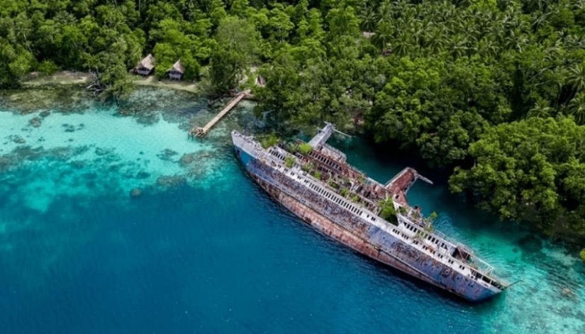 Abandonado en medio del paraíso: el crucero se hizo famoso en todo el mundo tras el accidente