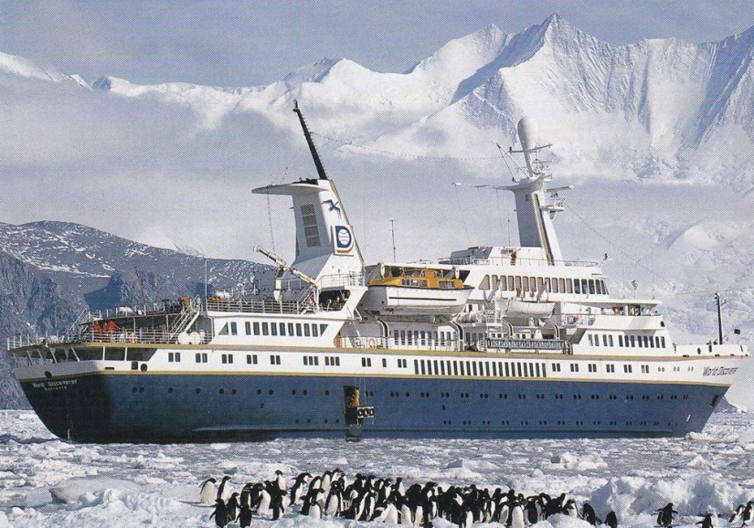 Abandoned in the Middle of Paradise: Cruise Ship Becomes World Famous After Crash