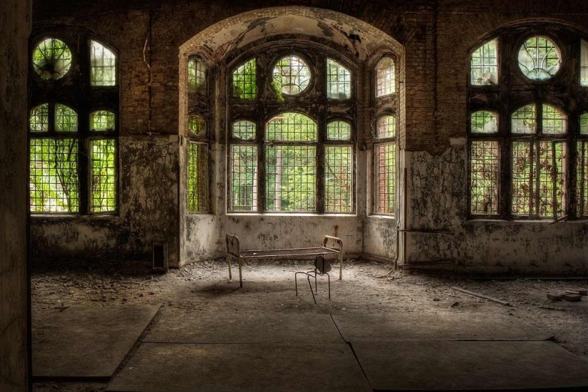 Abandoned places in pictures by Vincent Jansen Abandoned places in pictures by Vincent Jansen
