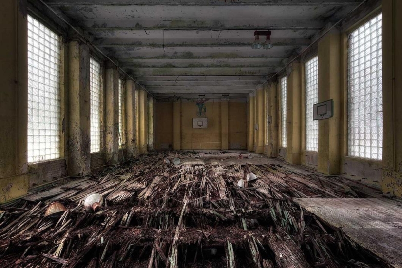 Abandoned places in pictures by Vincent Jansen Abandoned places in pictures by Vincent Jansen