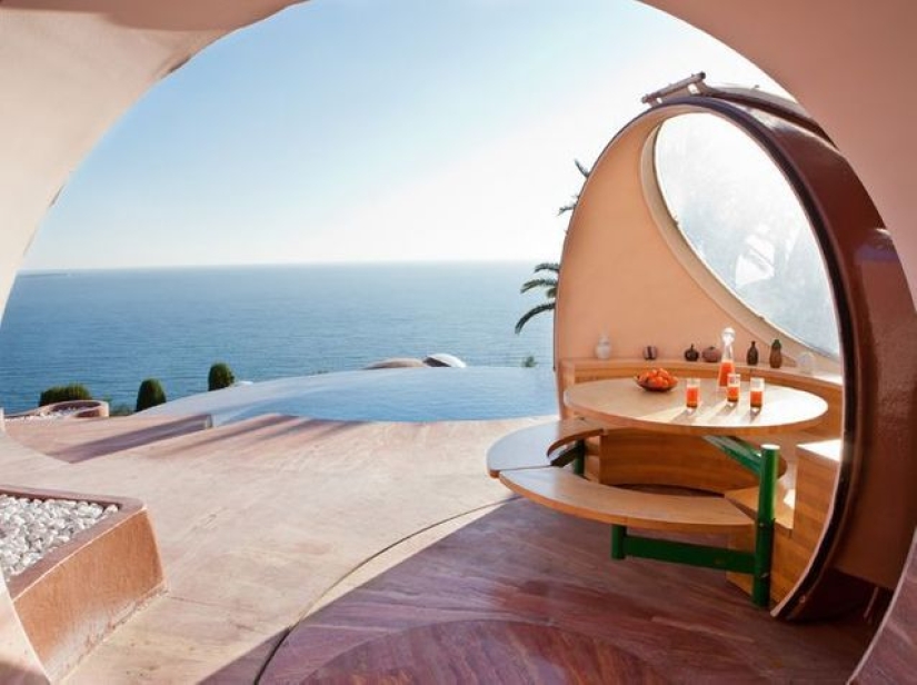 Absurd Palace of Bubbles, fascinated with Pierre Cardin