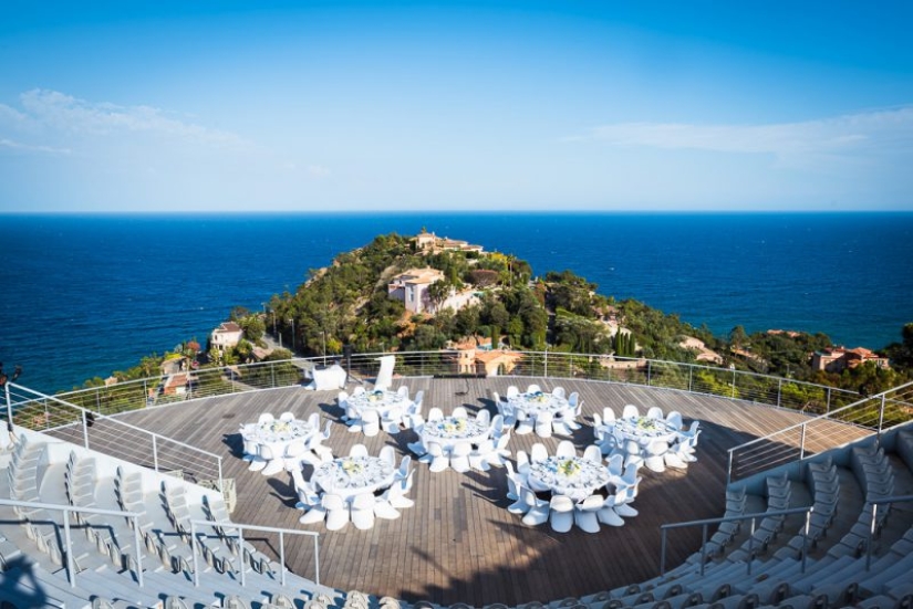 Absurd Palace of Bubbles, fascinated with Pierre Cardin