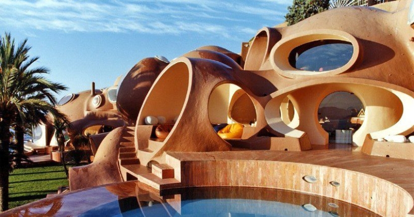 Absurd Palace of Bubbles, fascinated with Pierre Cardin