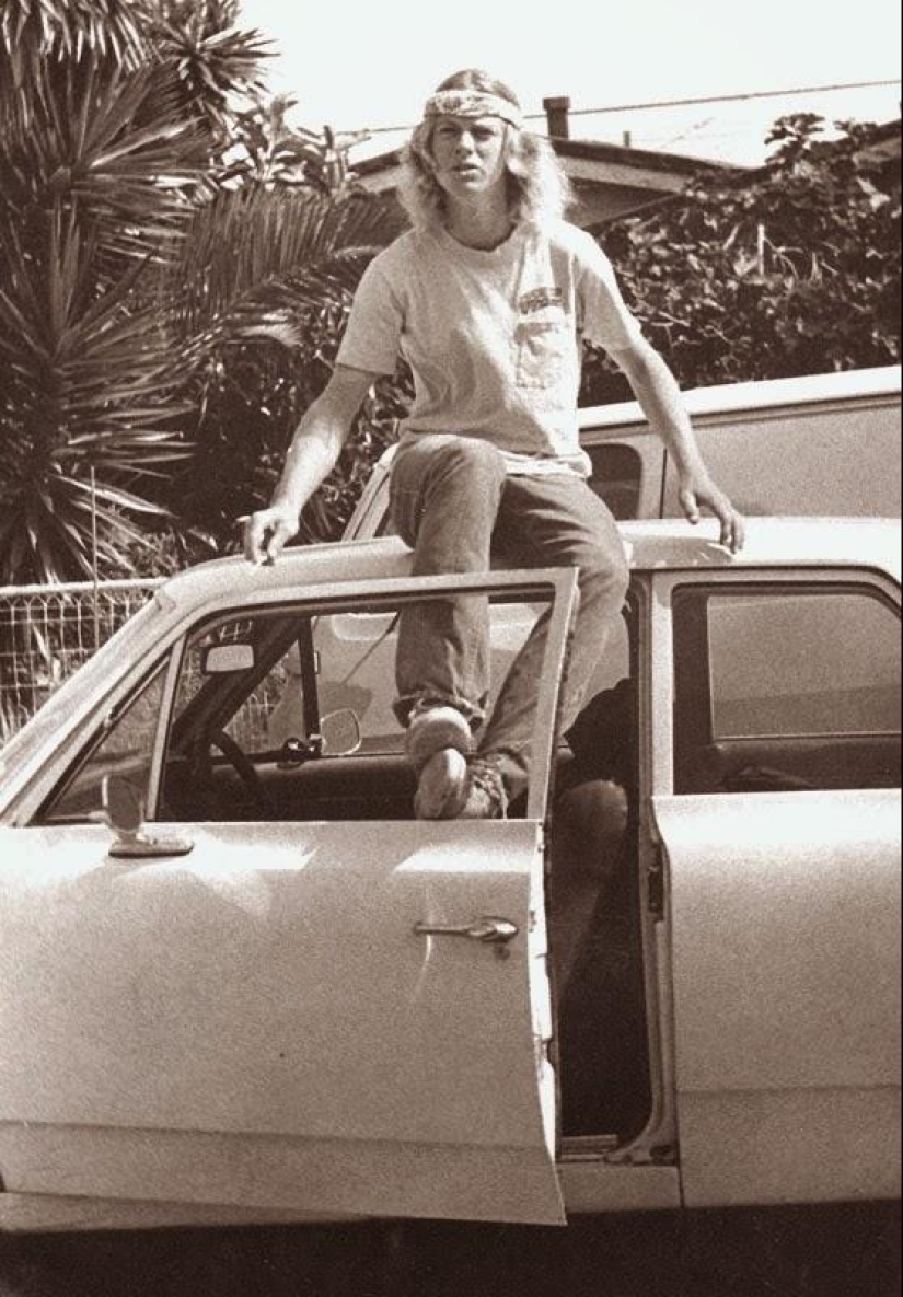 Adolescentes en las playas de California en la década de 1970