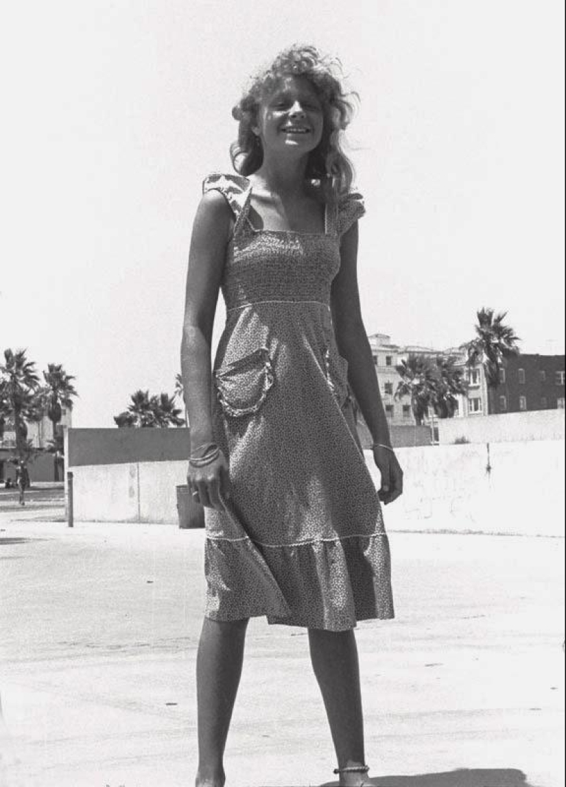 Adolescentes en las playas de California en la década de 1970