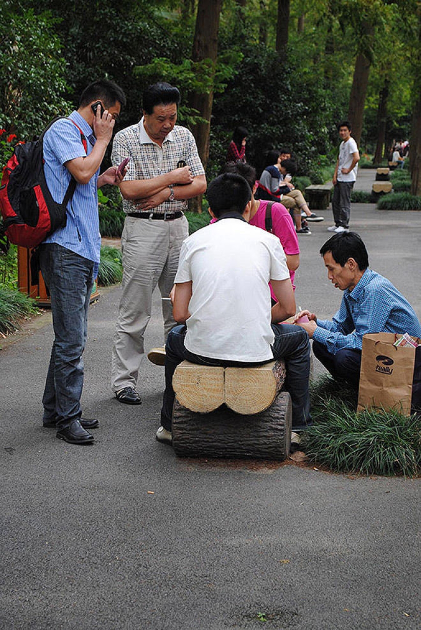 Again, the selection of photos taken at the right moment Again, the selection of photos taken at the right moment