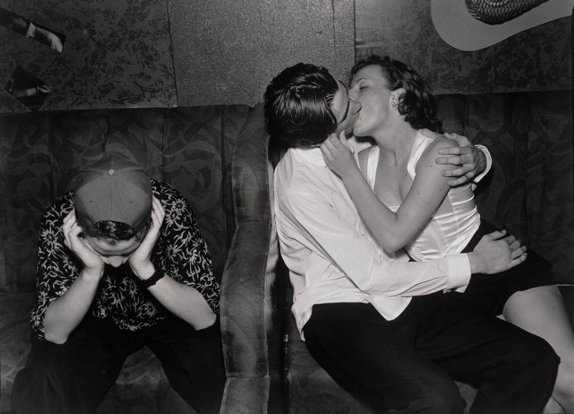 "Agony and ecstasy": a hormonal-charged photos of young lovers from the 90s "Agony and ecstasy": a hormonal-charged photos of young lovers from the 90s